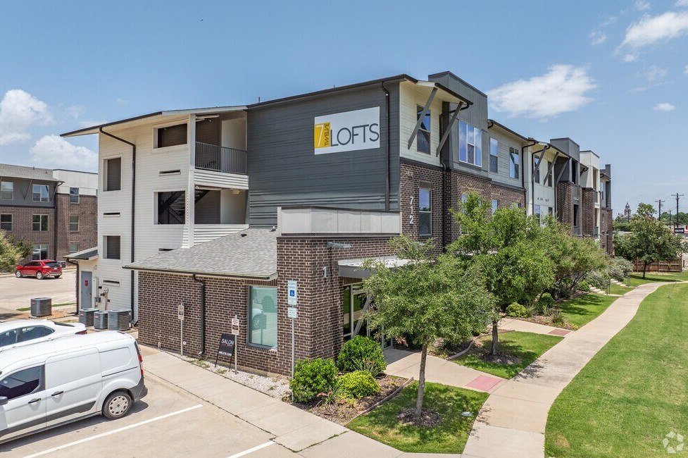 Outdoor view at SEVEN TWELVE LOFTS Apartments, Texas